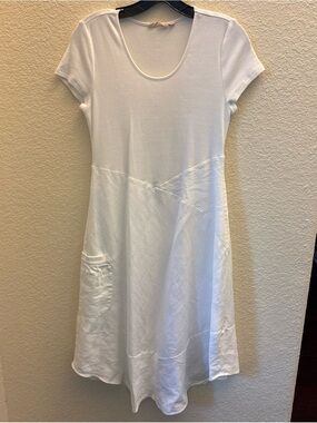 Simple White Short-Sleeve A-Line Dress